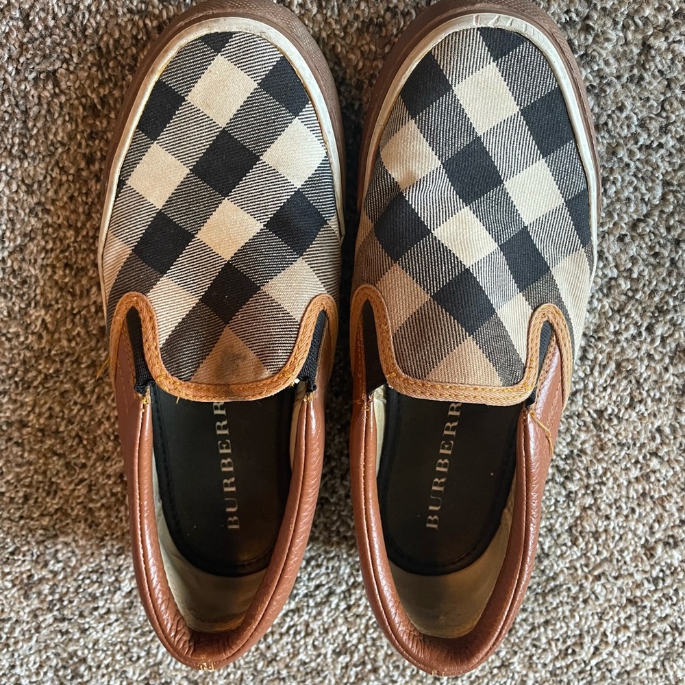 Burberry tennis shoes